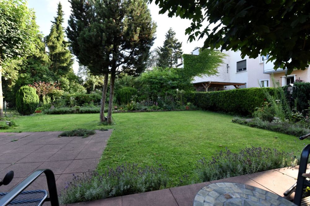 Stilvolle Altbau-Villa in Citylage mit drei Wohneinheiten – klassischer Charme trifft auf moderne Wohnqualität