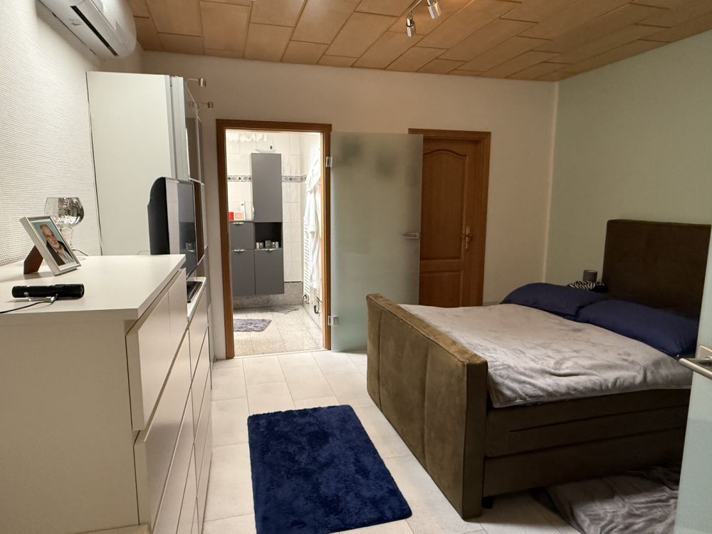 6 EG links Schlafzimmer