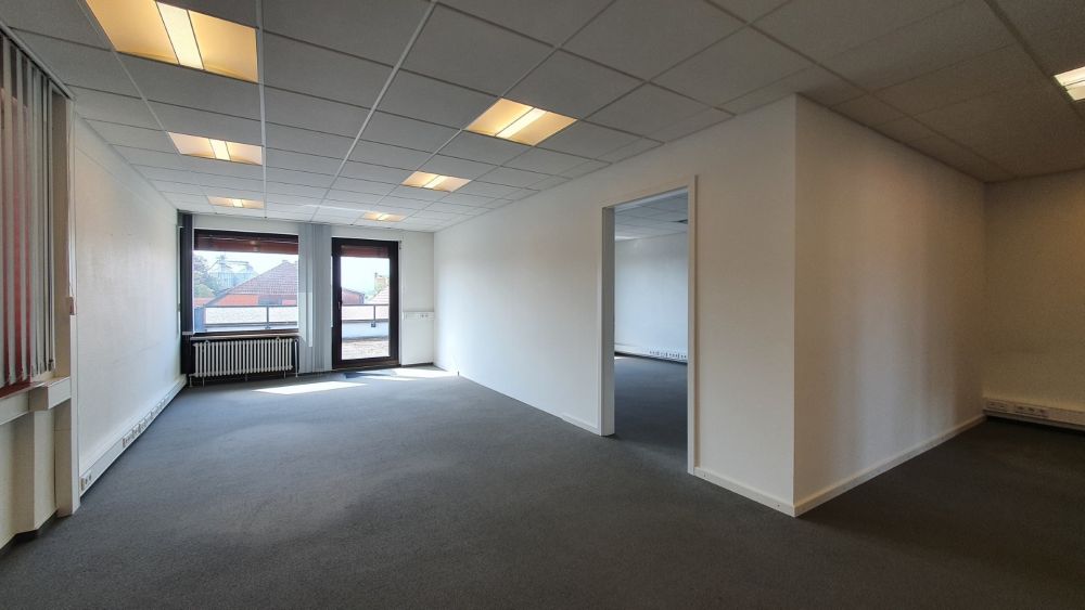 Helle Büroetage mit Dachterrasse