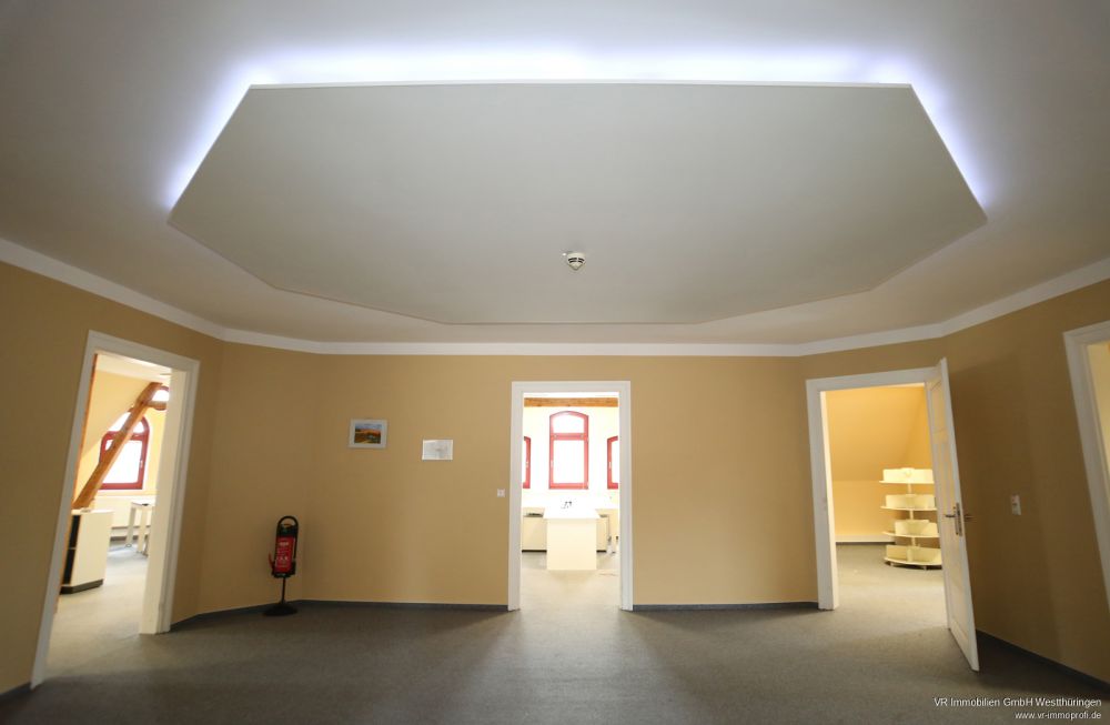 Repräsentative Praxisräume mit neuem Fahrstuhl !!!