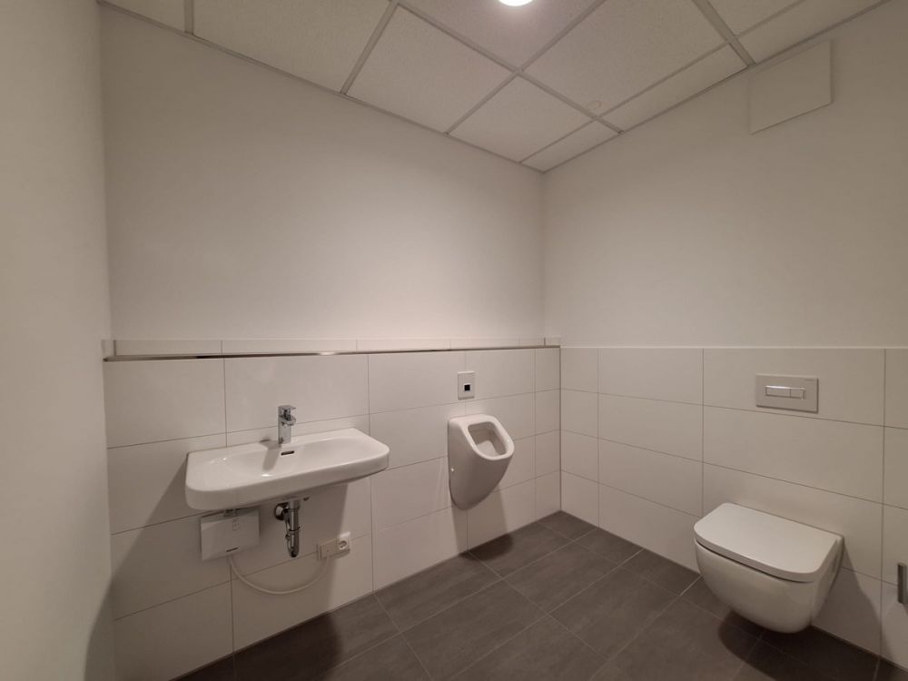 Neu errichtete Produktions-/Ausstellungshalle
im Gewerbegebiet Hungenbach