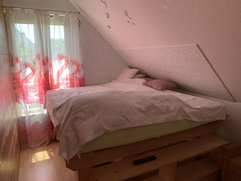 Charmante Dachgeschosswohnung mit Südbalkon und Tiefgaragenstellplatz in Augsburg-Oberhausen