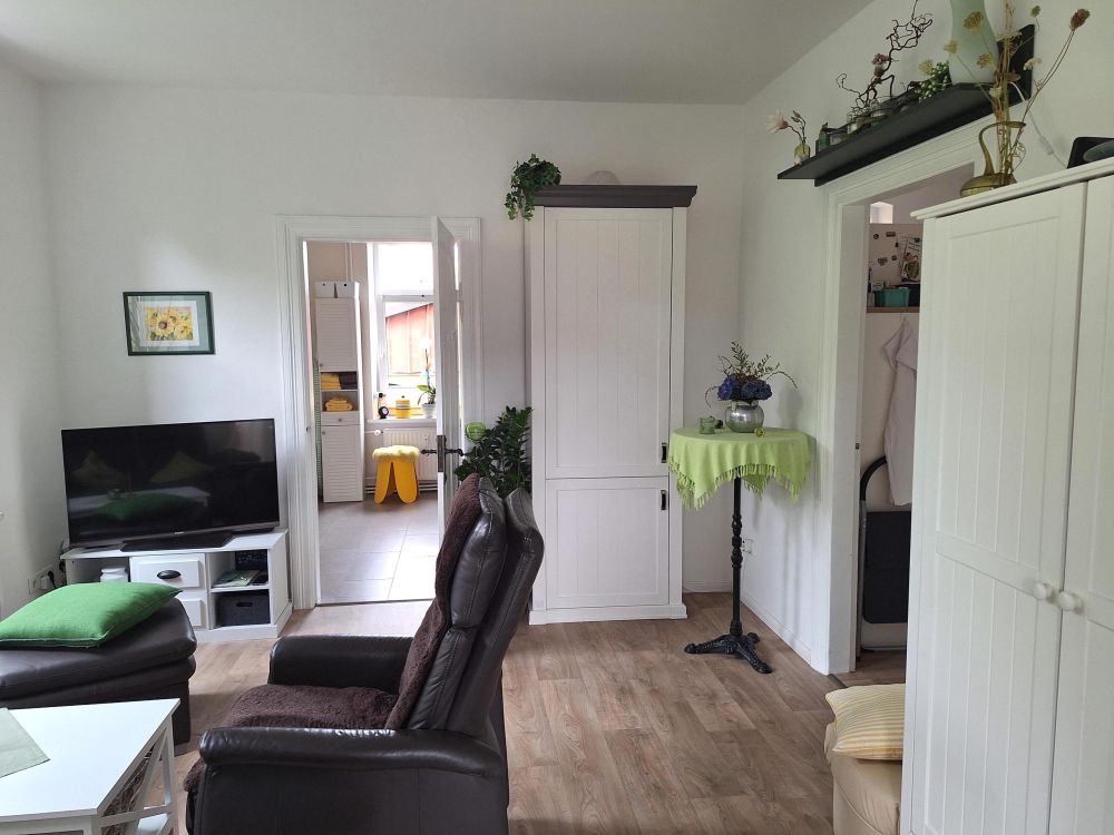 Kleinste Whg. unten rechts, vom Wohnzimmer in die Küche und in das Schlafzimmer