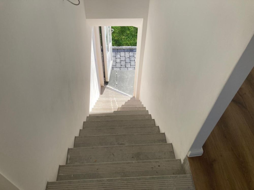 Kernsaniertes Reihenendhaus mit zwei separaten Wohneinheiten am Ellenberger Forst