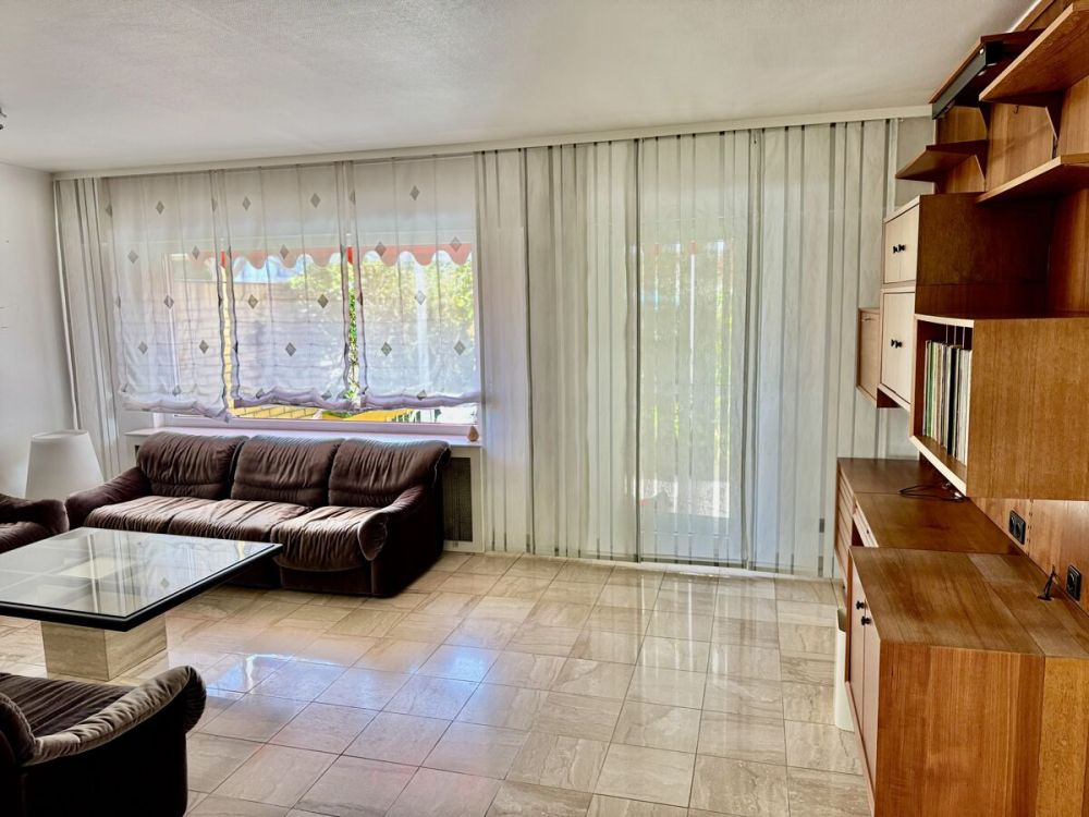 Echte Rarität: 2 Häuser vereint 
Großzügiges Ein- bis Zweifamilienhaus 
mit diversen Möglichkeiten