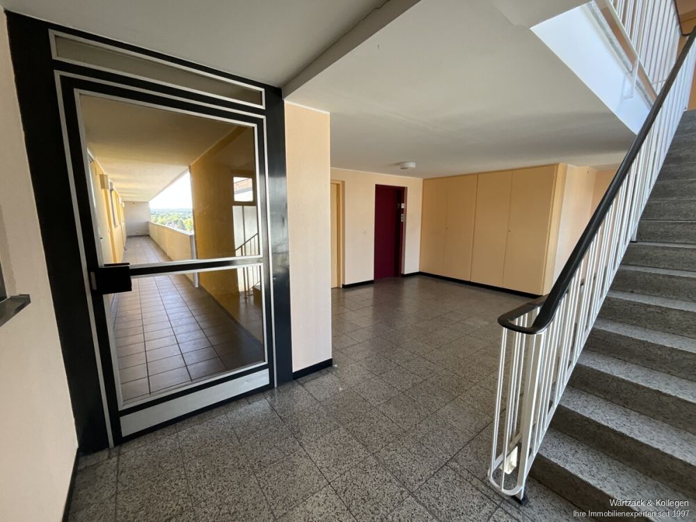 Über den Dächern von Schwaig - 3-Zimmer-Wohnung mit Ausblick, Balkon, Einbauküche und Garage