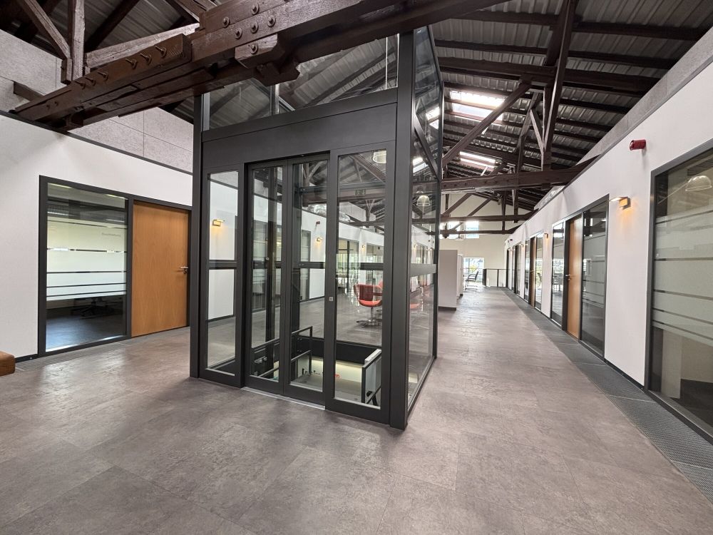 *EINZIGARTIG & MODERN*
geräumige Mietgewerbefläche direkt am Bahnhof von Rheine! (8)