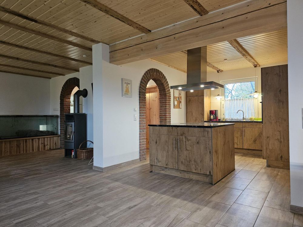 Modernes Wohnen in Alleinlage - auf großem Naturgrundstück und fußläufiger Entfernung zum NOK!