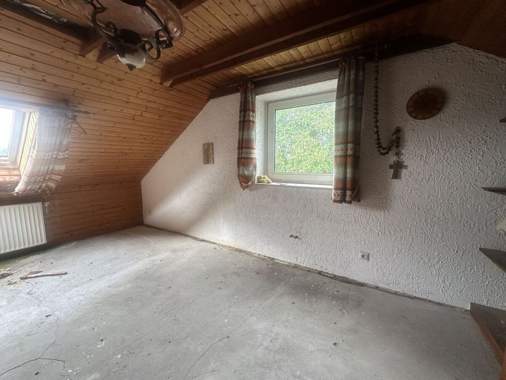 Großzügiges Einfamilienhaus auf weitläufigem Grundstück – Potenzial für weitere Bebauung