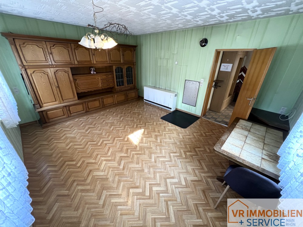 Einfamilienwohnhaus mit Nebengebäuden und Scheune im Ortskern von 97702 Seubrigshausen!