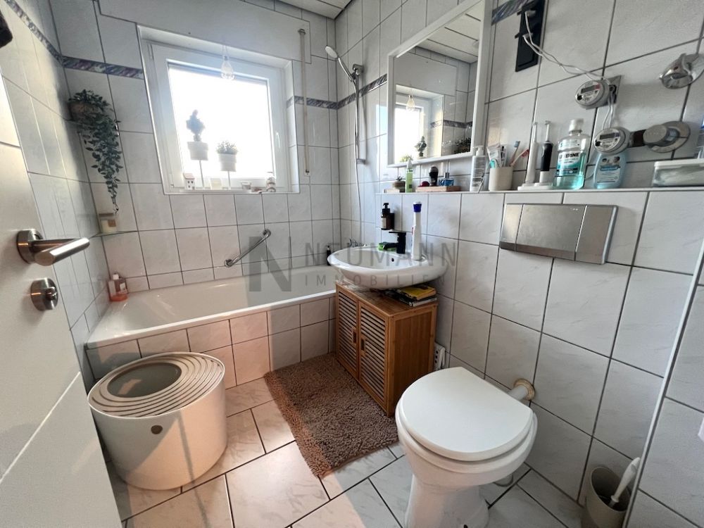 Große, helle 4 Zimmer Wohnung mit Loggia in Mörfelden