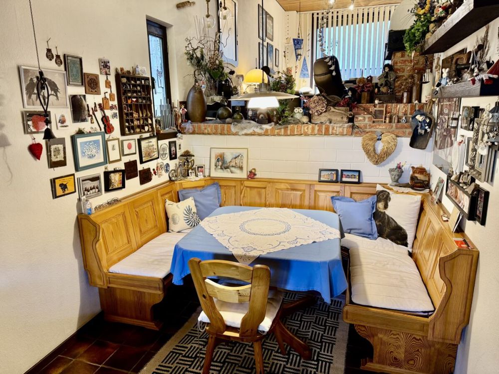 Architektur mit Charakter
großzügiges Split-Level-Haus mit 
separaten Vordergebäude, Garten & Garage