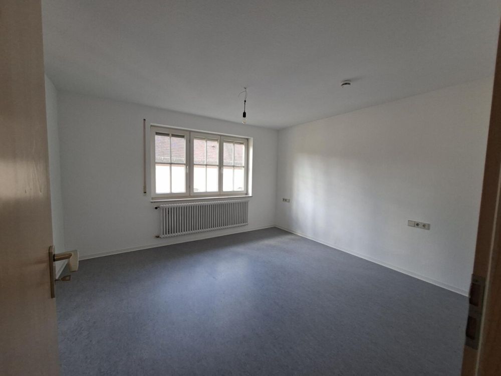 Großzügige Pfarrhauswohnung auf 2 Ebenen in Hürben!