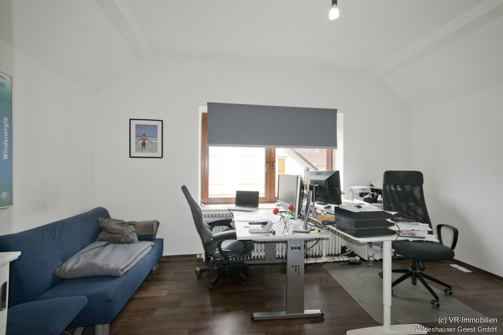 Einfamilienhaus mit Einliegerwohnung in zentraler Lage