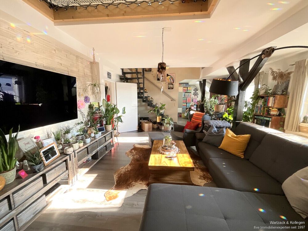 Wohnen / Treppe ins DG / Büro