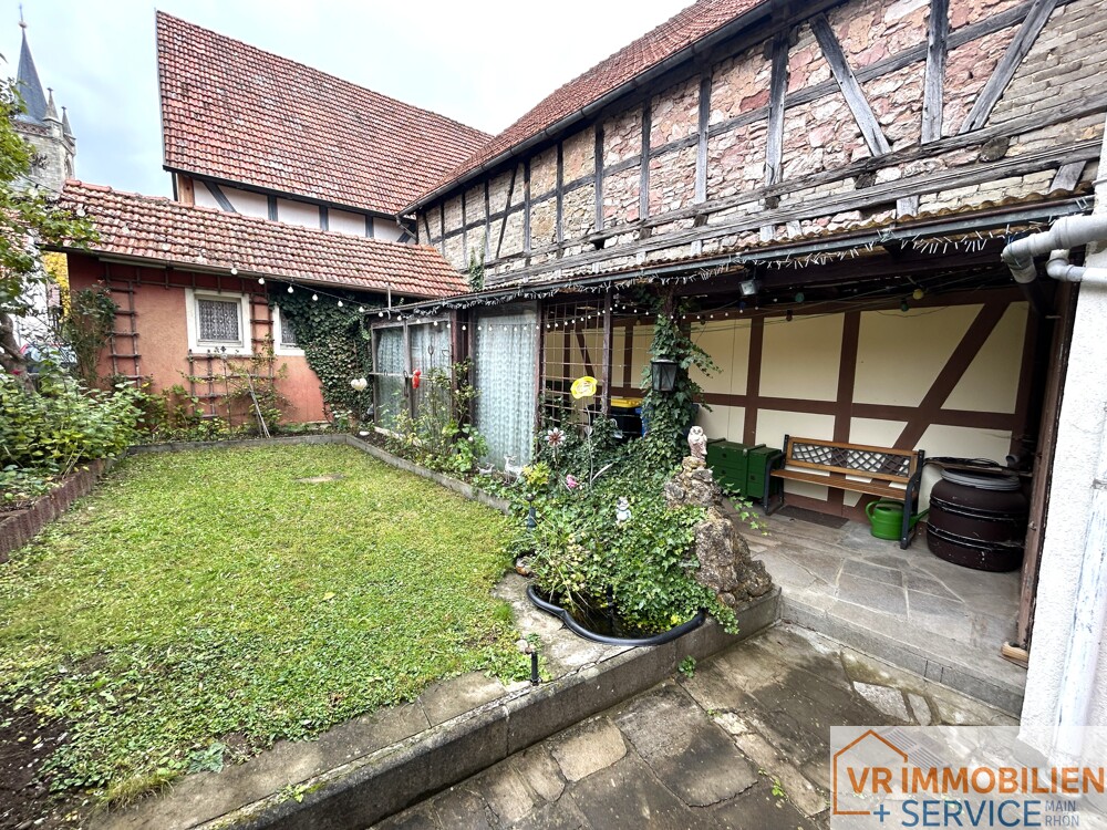 Haus mit Geschichte: Ehemaliger Dorfladen mit Wohnhaus und Nebengebäuden in 97645 Urspringen!