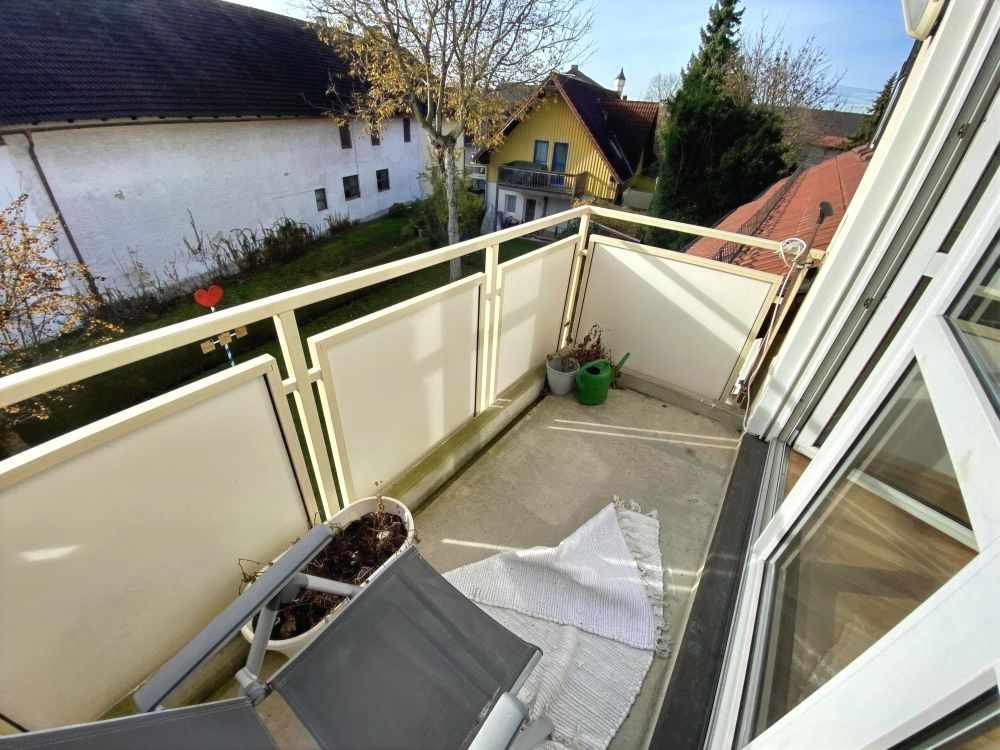 Schöne 2 Zimmer Dachgeschosswohnung zentral in Ismaning