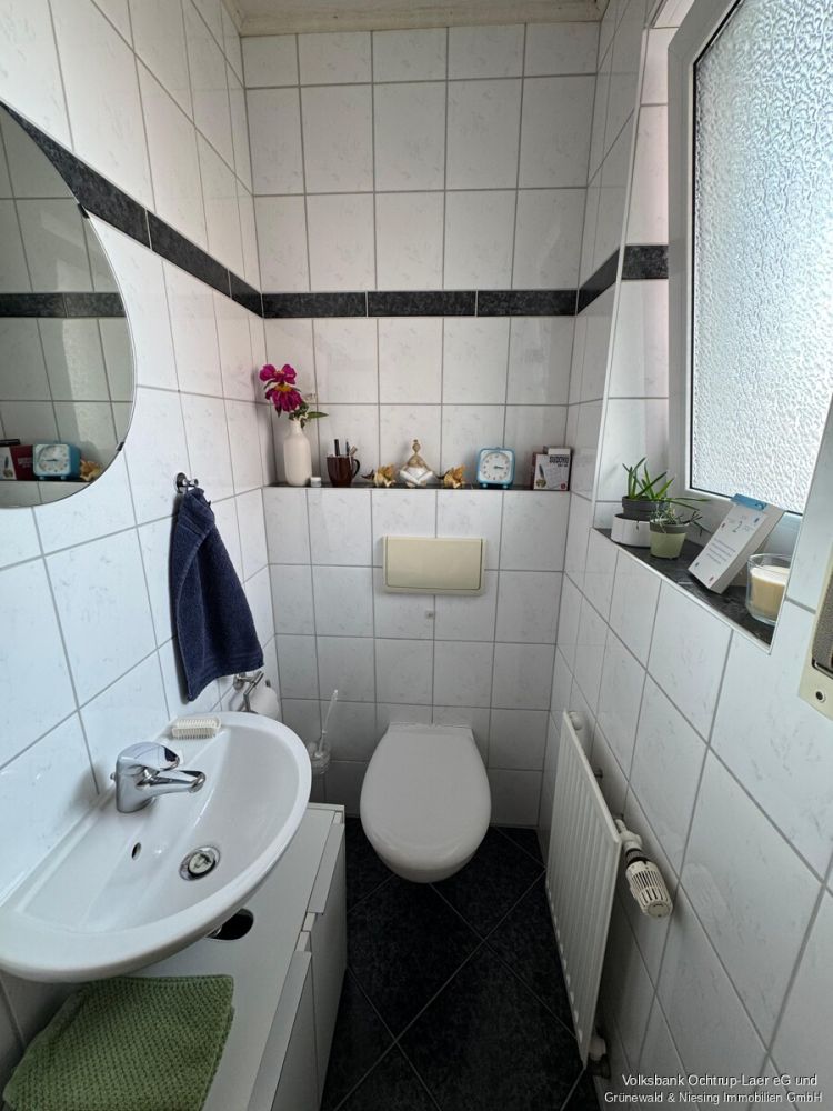 Exklusives Reihenmittelhaus mit schönem Garten in ruhiger Wohnlage als Kapitalanlage !