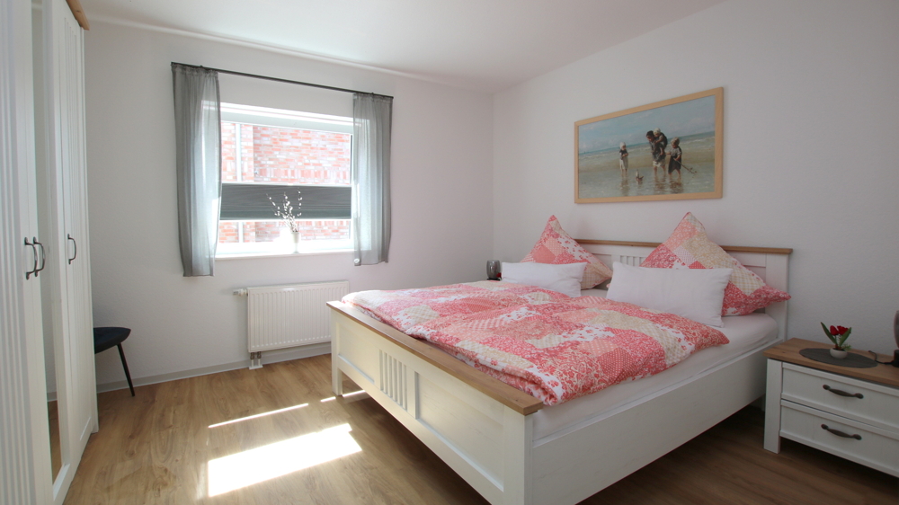 Stilvolle Erdgeschosswohnung mit Einbauküche und Terrasse in Wiefelstede / Zentrum