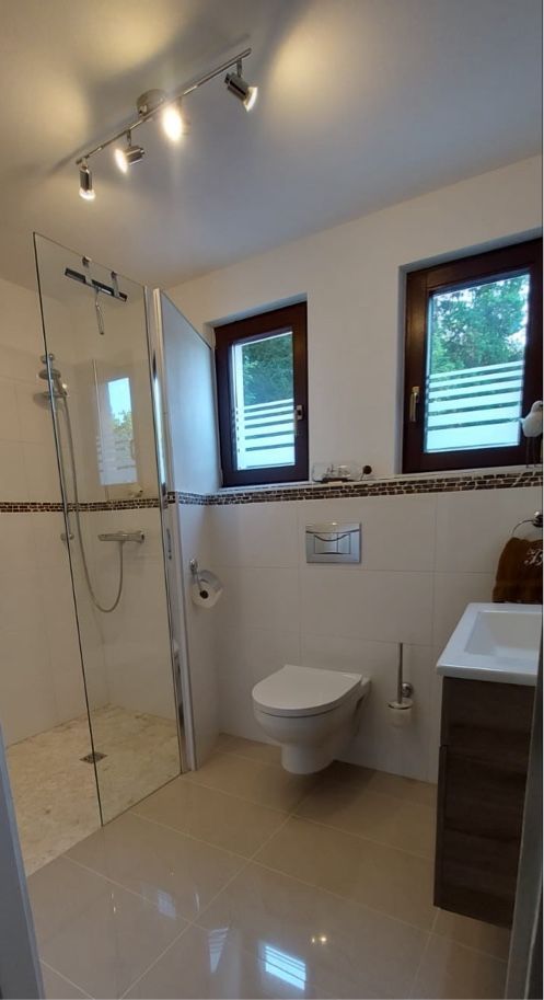 Einfamilienhaus in Alleinlage mit großem Grundstück und eigenem Wald