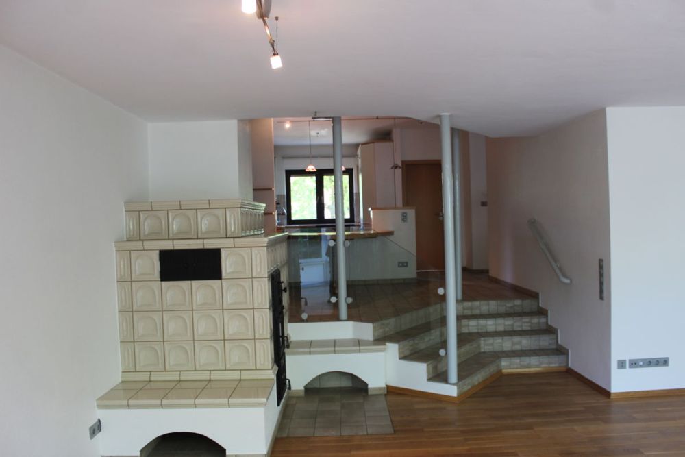 Hofheim-Toplage
Wunderbare Doppelhaushälfte mit Einliegerwohnung