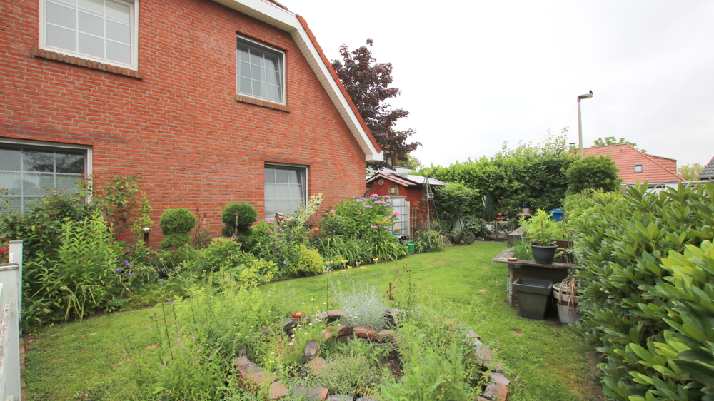 Doppelhaushälfte mit Terrasse, kleinem Garten und Garage
in ruhige, zentraler Wohnlage in Bad Zw'ahn