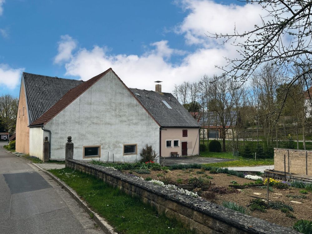 Großzügiges Wohnen in ländlichem Umfeld mit genügend Platz für die ganze Familie und deren Hobbys! (9)