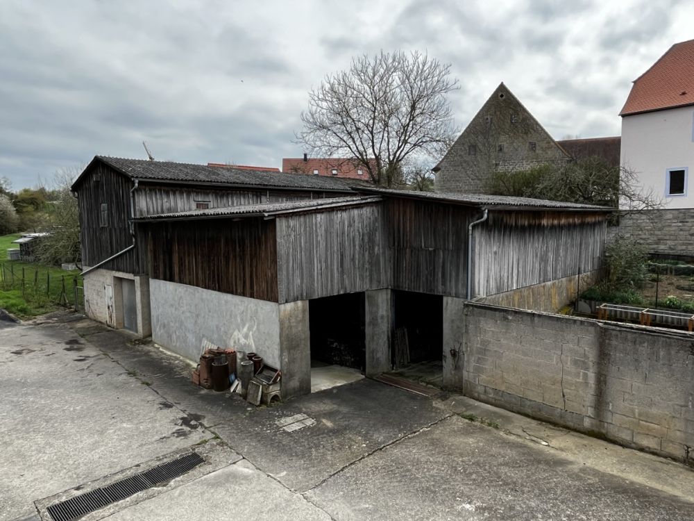 Großzügiges Wohnen in ländlichem Umfeld mit genügend Platz für die ganze Familie und deren Hobbys!