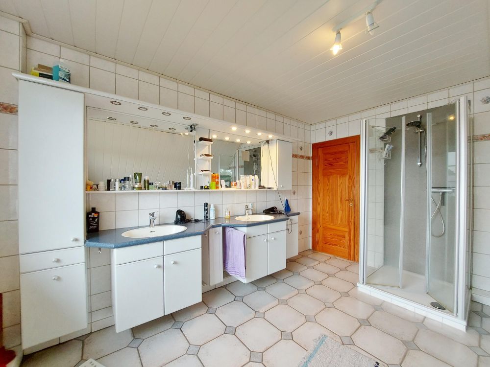 Großer Wohntraum (ca. 202 m²) mit Doppelcarport und angrenzender Weidefläche in Beringstedt