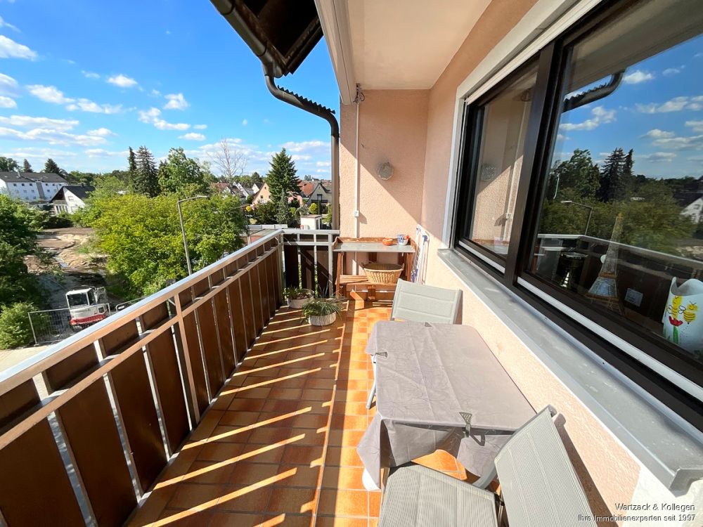 Renovierte 4-Zimmer-Wohnung 
mit 94 m² Wohnfläche, 
Balkon, Einbauküche & TG-Stellplatz