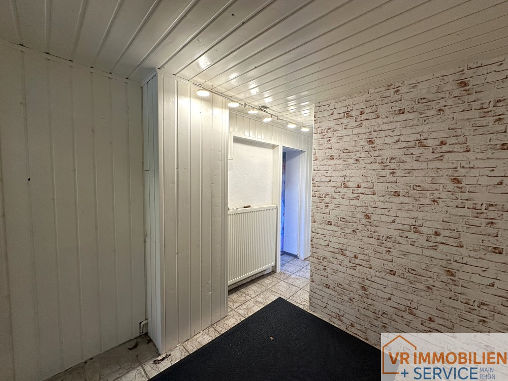 Doppelhaushälfte mit zwei Wohneinheiten und großem Potenzial in 98617 Meiningen-Walldorf