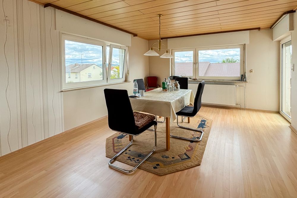 Sofort bezugsfrei – Attraktives Zweifamilienhaus für Familie und Generationen in Reinheim