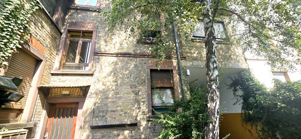 Haus & Loft, Nebengebäude & Hof, Arbeiten & Wohnen im einzigartigen Gebäudekomplex FfM Alt-Griesheim