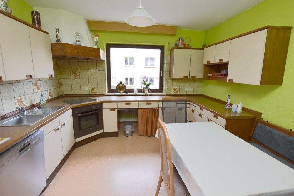 Viel Platz für Familie, 
Beruf oder Hobby!
Zweifamilienhaus mit Stall 
und weiteren Nebengebäuden