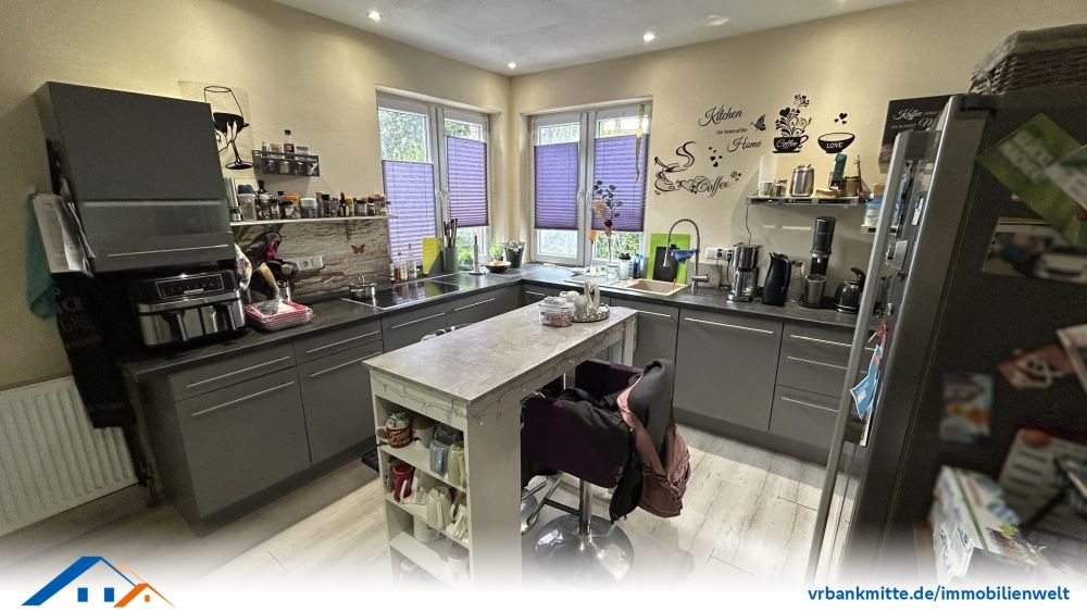 Vielseitiges Zweifamilienhaus mit großem Grundstück