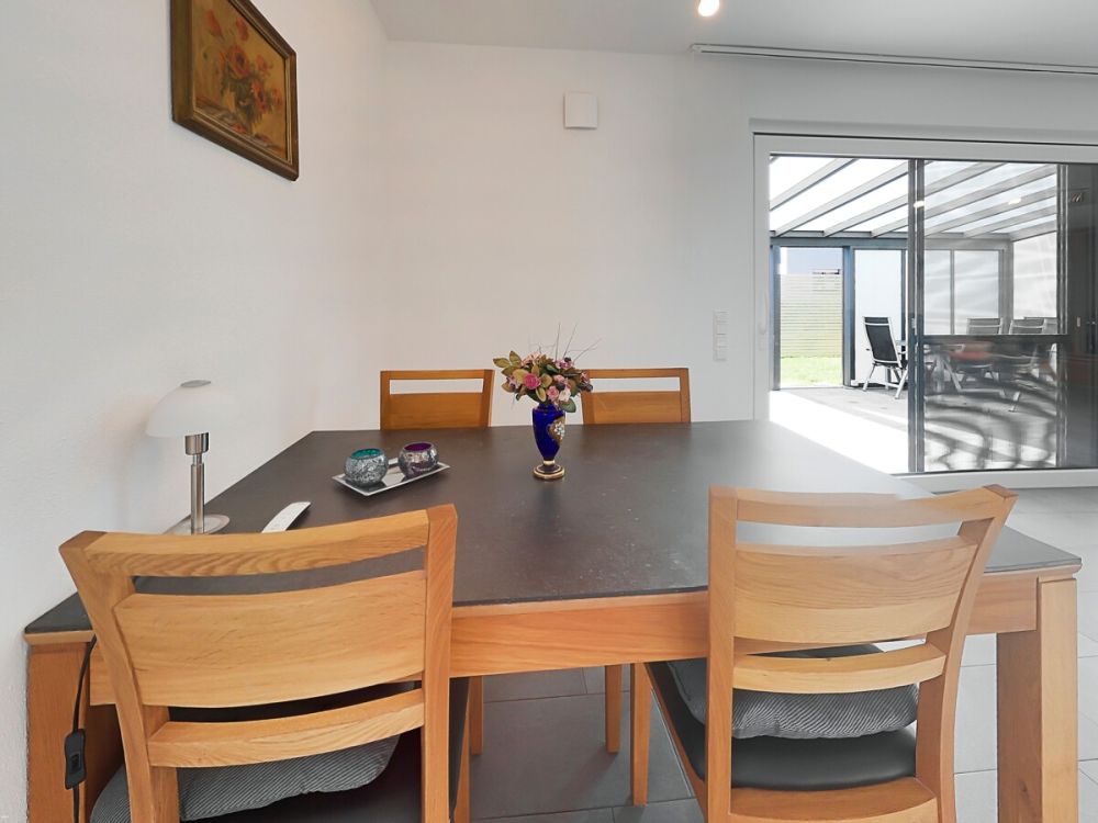 Zeitlos modern, perfekt für die junge Familie - Neuwertiges Einfamilienhaus in Schillingsfürst