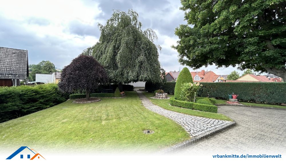 Charmantes Einfamilienhaus mit großem Grundstück, Garage und Blockhütte in Rüdershausen