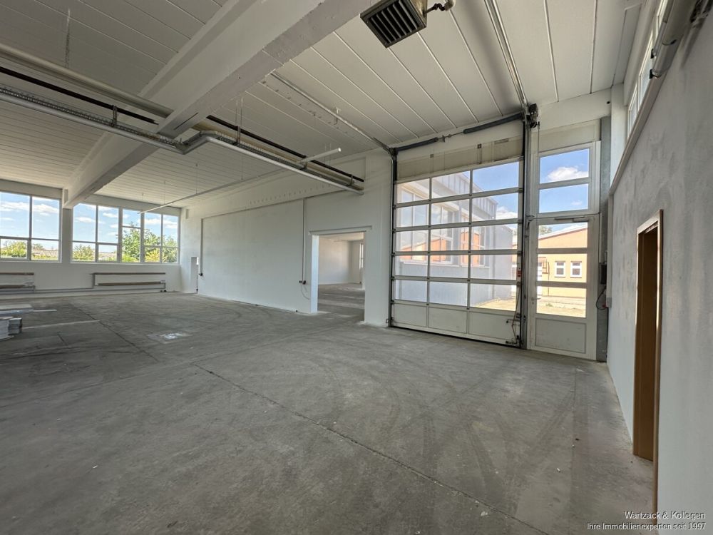 Vollständig neu renovierte Produktionshalle 
- zusätzliche Hallen- bzw. Büroflächen möglich