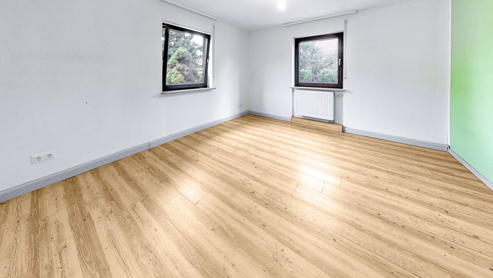 Alle unter einem Dach. Geräumiges Zweifamilienhaus in Erlangen-Frauenaurach.