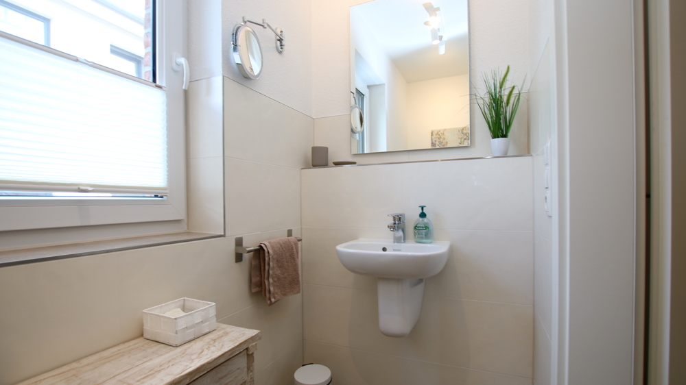 Absolut neuwertige OG-Wohnung (KfW-55) mit Balkon und weiteren Extras in ruhiger Lage von Bad Zw'ahn