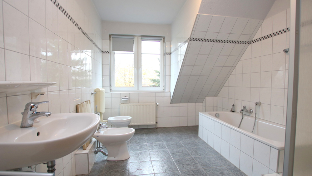 Reihenmittelhaus mit Terrasse und Carportstellplatz in Bad Zwischenahn