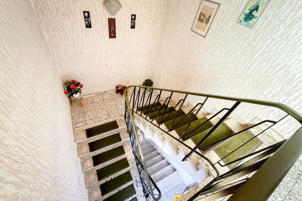 ***Das ist Ihre Chance - sonniges 2-FH mit weiterem Ausbaupotential auf großzügigem Grundstück***