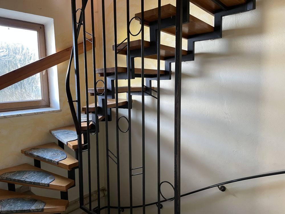 Doppelhaushälfte mit großer Scheune und Garten