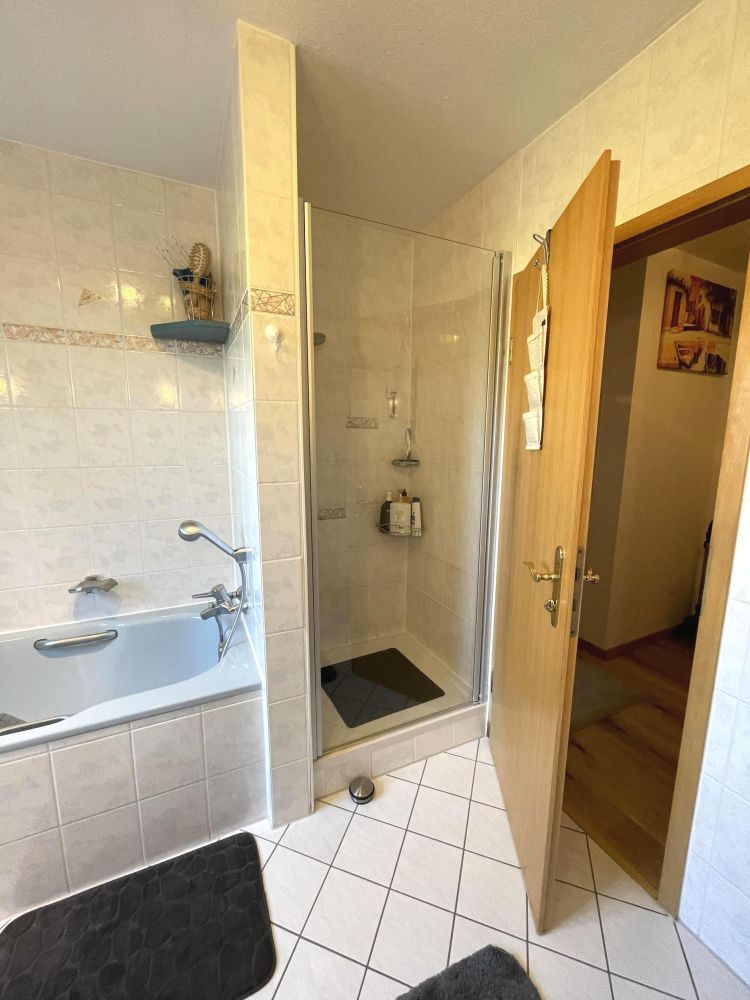 ZWEIFAMILIENHAUS + SOUTERRAIN IN DÖSINGEN