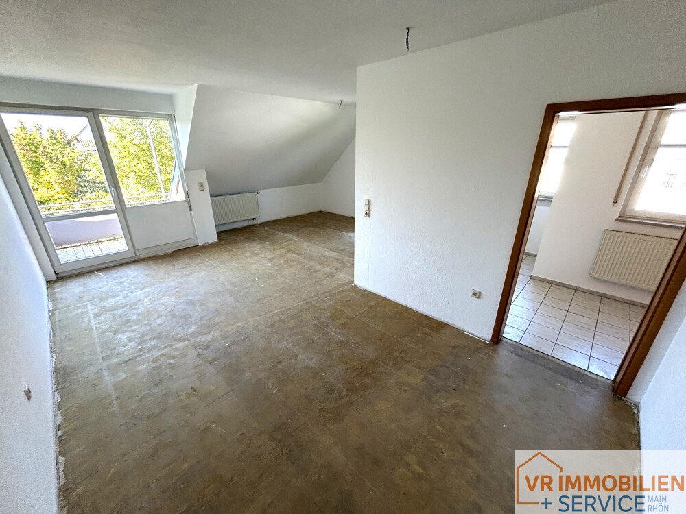 Einziehen und wohlfühlen! - Dachgeschosswohnung mit TG-Stellplatz in 97616 Bad Neustadt/Brendlorenzen