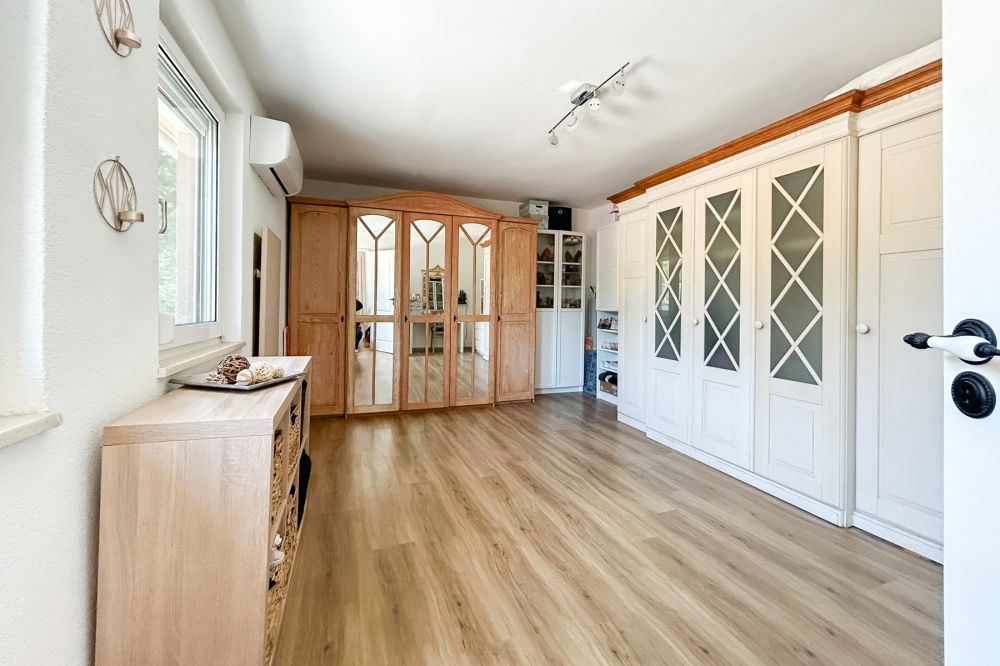 Sanierter Wohntraum: Einfamilienhaus mit PV-Anlage, Klimaanlage und Nebengebäude!