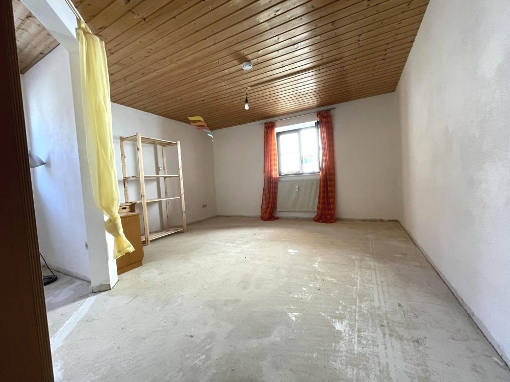 HISTORISCHE 4 ZIMMER-WOHNUNG IM ERDGESCHOSS