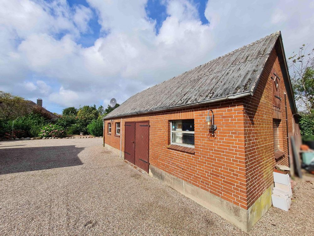 Großzügiges EFH samt liebevoll angelegtem, gepflegten Grundstück in Behrendorf