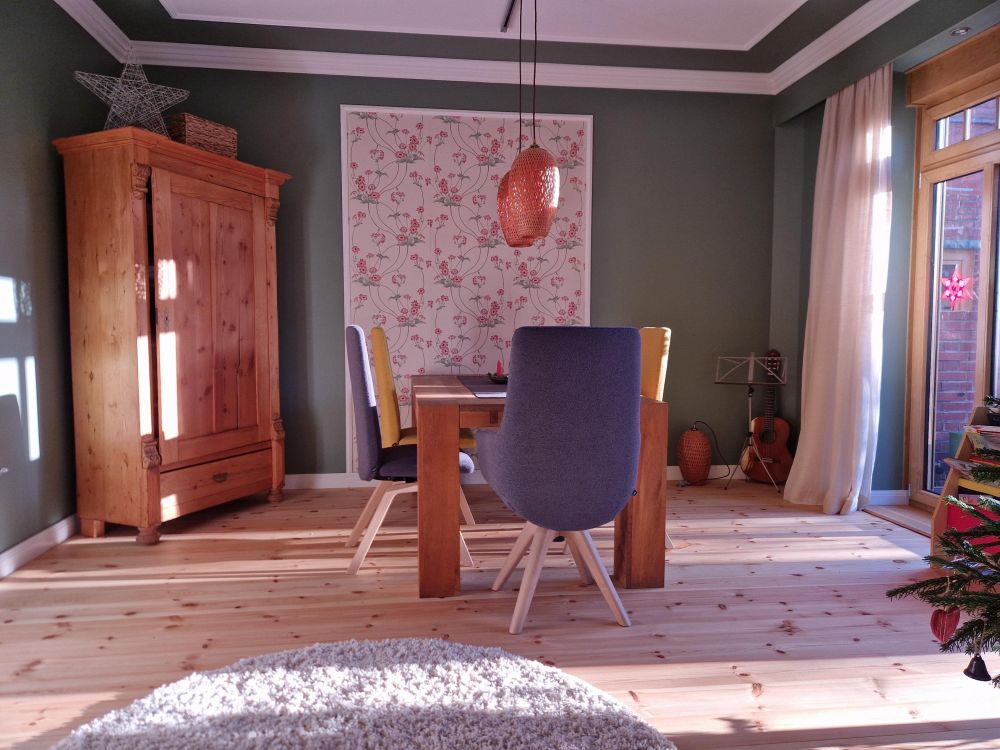 Esszimmer mit Zugang zur Terrasse