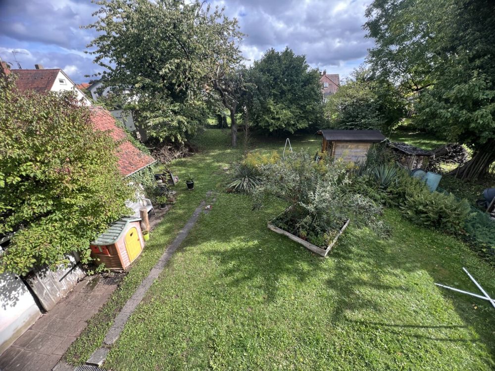 Für begabte Handwerker: Einfamilienhaus mit wunderschönem Grundstück in ruhiger Lage von Roßtal! (9)